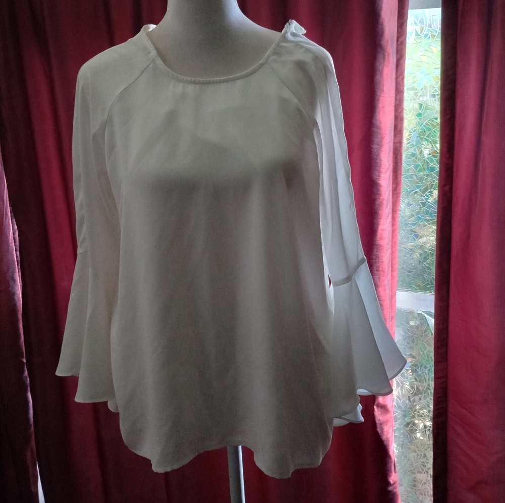 Forever 21 white trumpet sleeve blouse medium